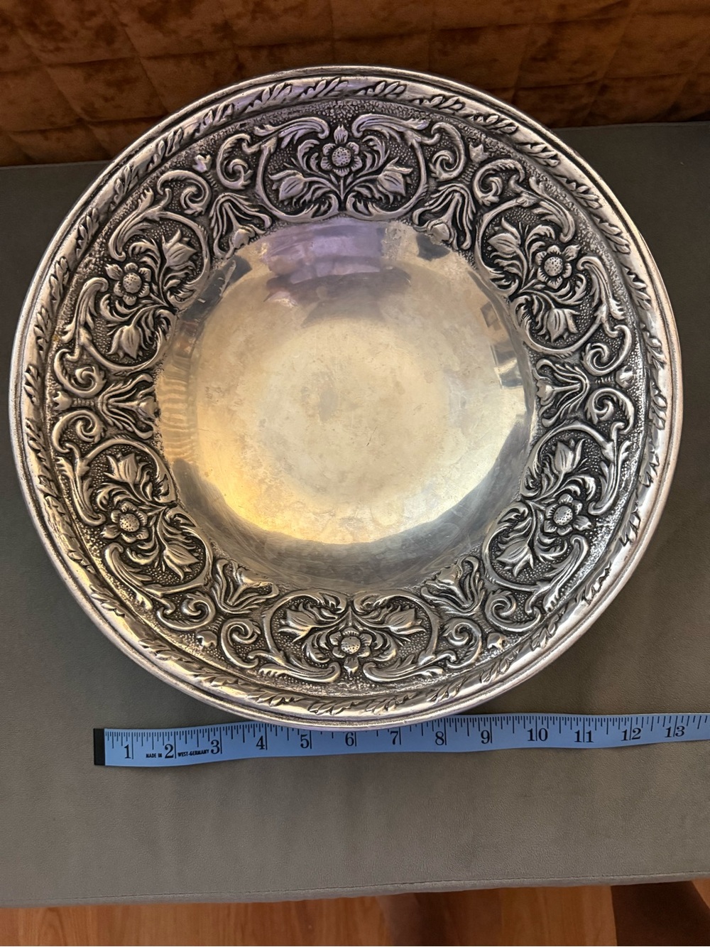 Decorative SALAD BOWL Wilton ARMETALE pewter WILLIAM & MARY 12 3/4"